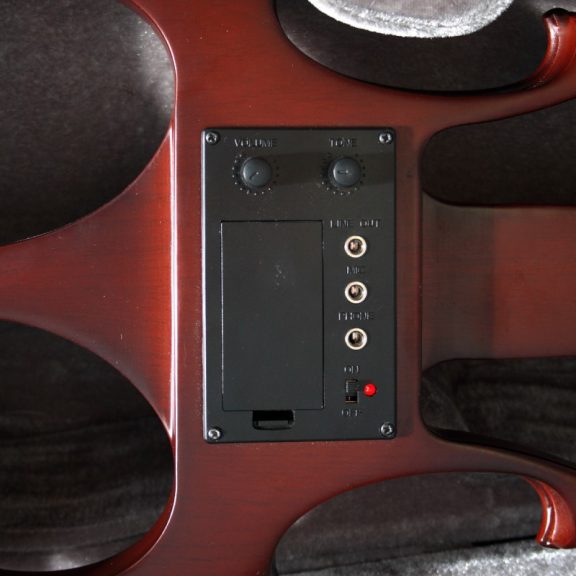 SOUNDSATION E-MASTER - 4/4 Elektromos hegedű kiegészítőkkel